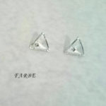 三角フレームの樹脂ピアス